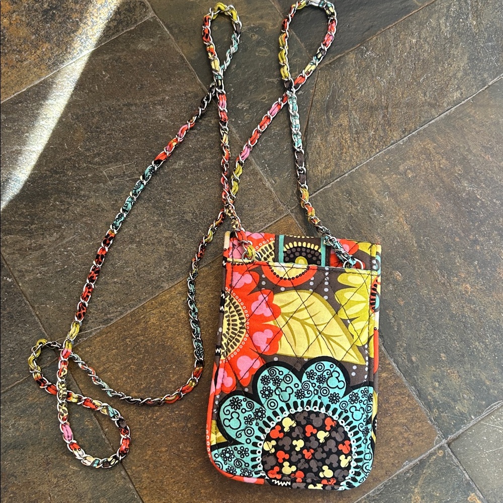 Vera Bradley Disney Edition Crossover small purse/wallet/phone bag. NWOT. - Picture 4 of 8